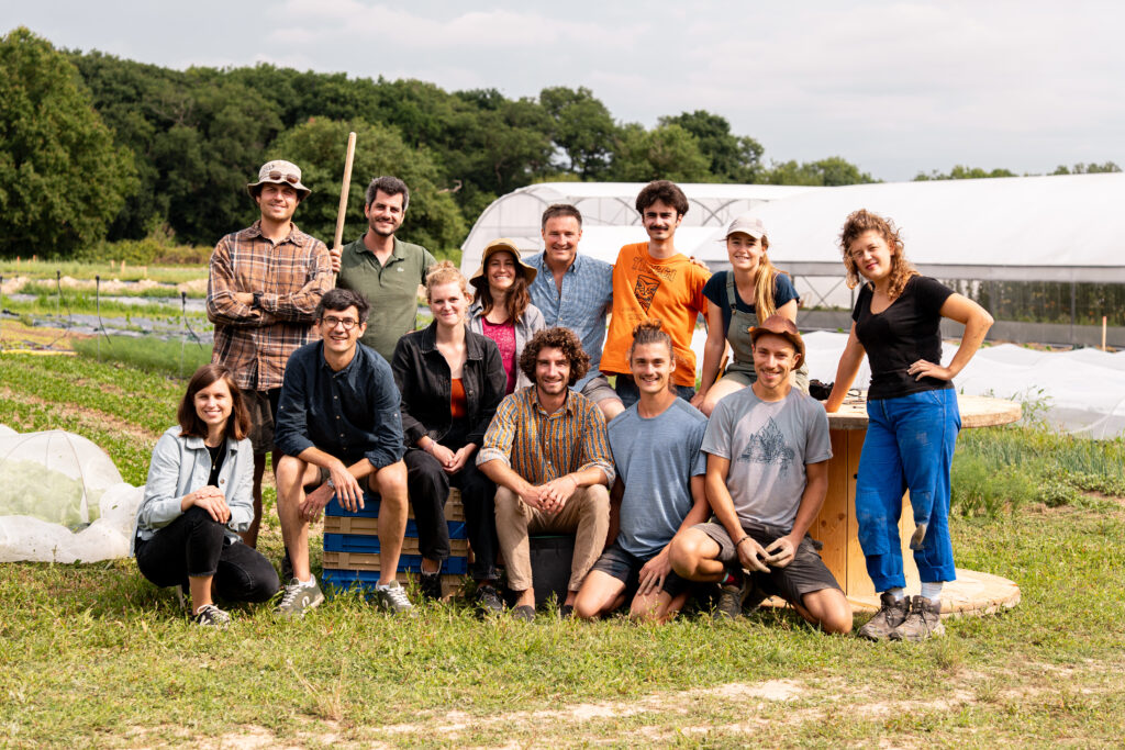 équipe Cultive dans les jardins de sa première Ferme-Campus