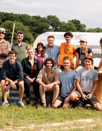 équipe Cultive dans les jardins de sa première Ferme-Campus